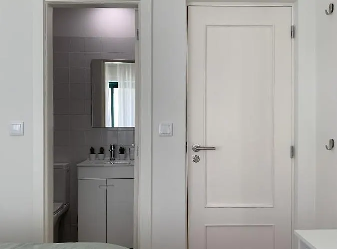 Nº7 Sacadura Cabral בית הארחה גוארדה